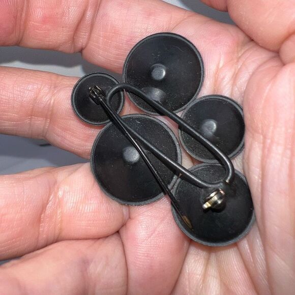 Goth Black Metal with Red and Black Crystal Brooch - Picture 5 of 6